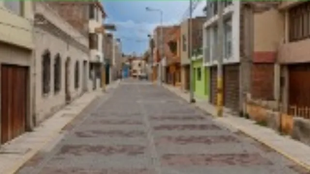 Calle adoquinada en Carmen Alto, Cayma